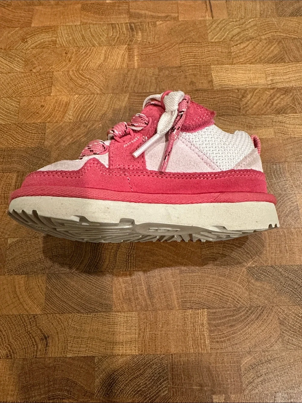UGG Lo Lowmel toddler size 8 Sneakers